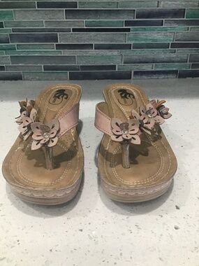 CG Floral Thong Wedge - size 5.5